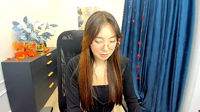 Snapshot of AnnaReyla chatting on 11.02.25 AnnaReyla online show from 11.02.25