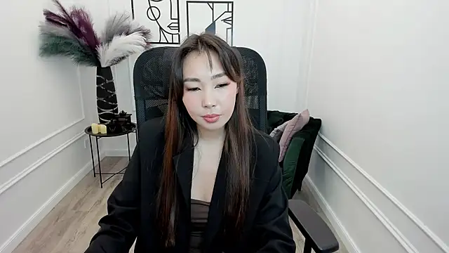 Snapshot of AnnaReyla chatting on 11.24.25 AnnaReyla online show from 11.24.25