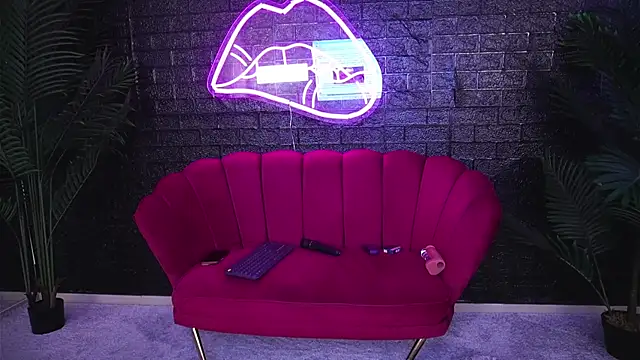 Snapshot of Annabellerise chatting on 09.22.25 Annabellerise online show from 09.22.25