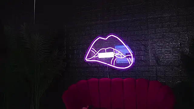 Snapshot of Annabellerise chatting on 09.23.25 Annabellerise online show from 09.23.25