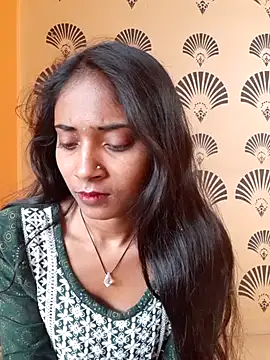 Snapshot of Divya-2007 chatting on 02.24.25 Divya-2007 online show from 02.24.25