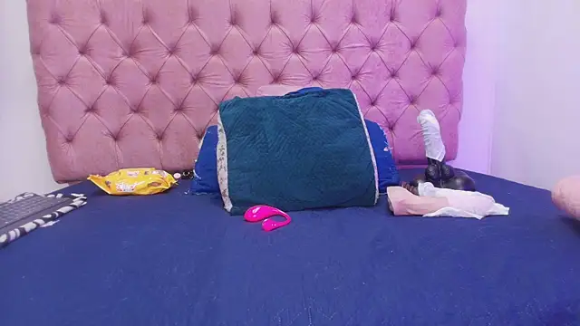 Auroraa miller online show from 09.09.25