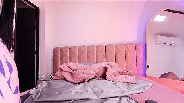 Auroraa miller online show from 01.09.26