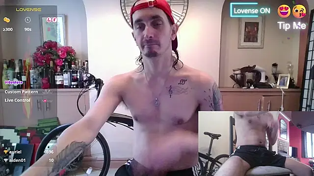 Snapshot of riffraphboi chatting on 10.03.25 riffraphboi online show from 10.03.25