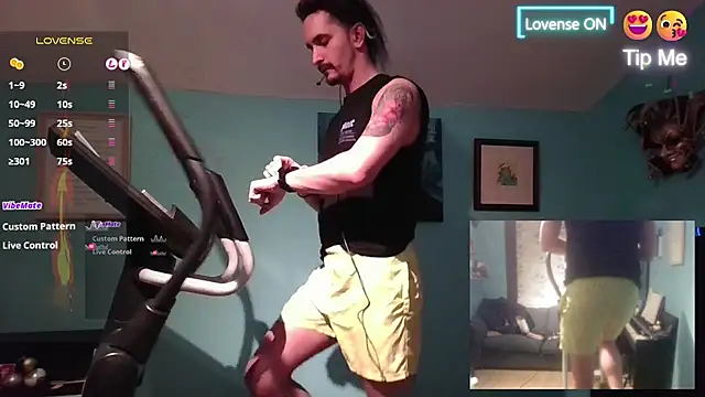 Snapshot of riffraphboi chatting on 01.08.26 riffraphboi online show from 01.08.26