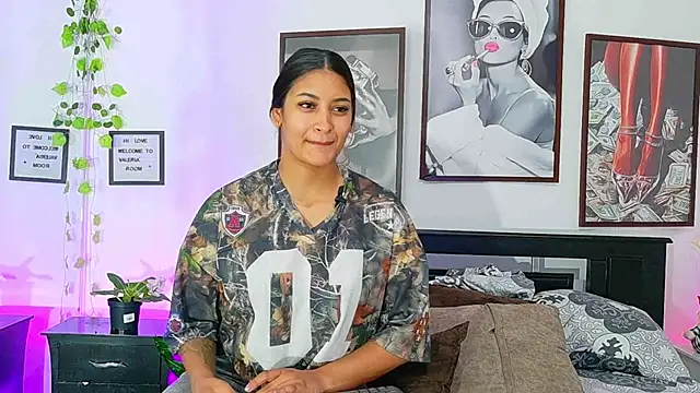 loretahorny online show from 02.25.26