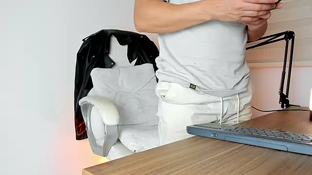 Snapshot of Fraannco chatting on 01.23.25 Fraannco online show from 01.23.25