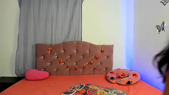 Snapshot of _TommyandGrace chatting on 02.15.25 TommyandGrace online show from 02.15.25