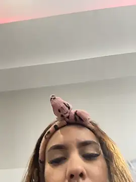 Alahiaa  online show from 11.22.25