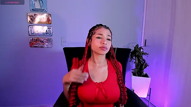 Snapshot of Curly915 chatting on 02.11.25 Curly915 online show from 02.11.25