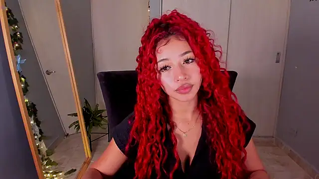 Snapshot of Curly915 chatting on 09.14.25 Curly915 online show from 09.14.25