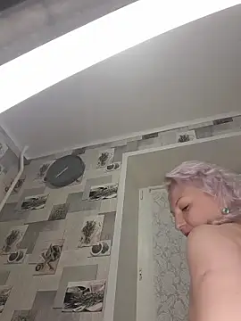 Snapshot of Anesteishen chatting on 11.28.25 Anesteishen online show from 11.28.25