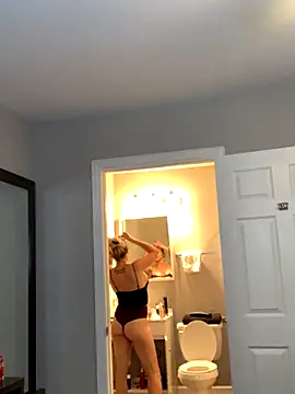 Snapshot of 1fun_one chatting on 11.10.25 1fun one online show from 11.10.25