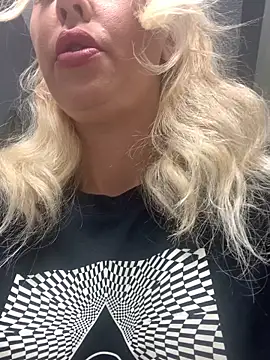 Snapshot of 1fun_one chatting on 12.18.25 1fun one online show from 12.18.25