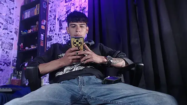 Snapshot of Mickey_Magic chatting on 11.20.25 Mickey Magic online show from 11.20.25