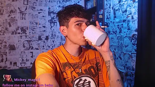 Snapshot of Mickey_Magic chatting on 12.01.25 Mickey Magic online show from 12.01.25