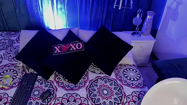 Snapshot of JeanneSabatier chatting on 02.12.25 JeanneSabatier online show from 02.12.25