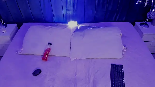 Snapshot of JeanneSabatier chatting on 02.27.25 JeanneSabatier online show from 02.27.25