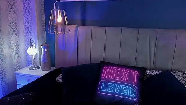 Snapshot of JeanneSabatier chatting on 09.17.25 JeanneSabatier online show from 09.17.25