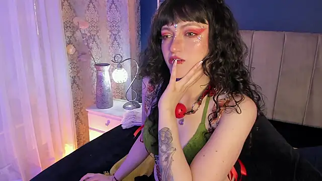 Snapshot of JeanneSabatier chatting on 09.27.25 JeanneSabatier online show from 09.27.25