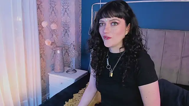 Snapshot of JeanneSabatier chatting on 10.07.25 JeanneSabatier online show from 10.07.25