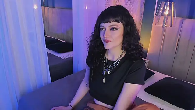 Snapshot of JeanneSabatier chatting on 10.27.25 JeanneSabatier online show from 10.27.25