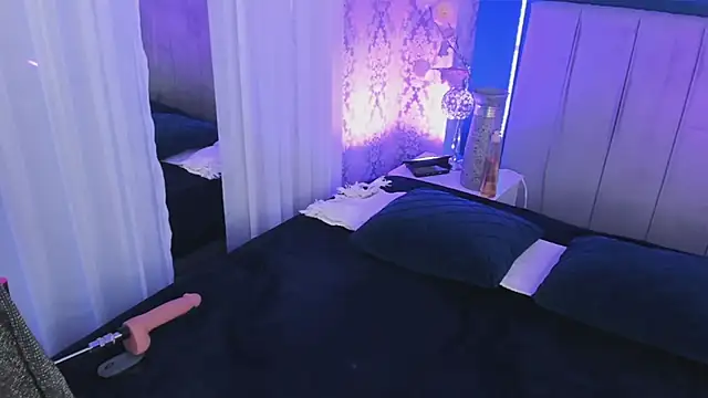 Snapshot of JeanneSabatier chatting on 11.21.25 JeanneSabatier online show from 11.21.25