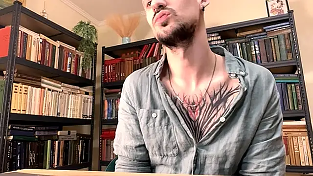 Snapshot of AssHunter4k chatting on 02.11.25 AssHunter4k online show from 02.11.25