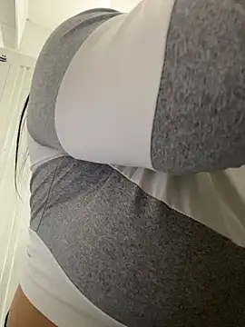 Snapshot of Miia_Jazmin chatting on 11.13.25 Miia Jazmin online show from 11.13.25