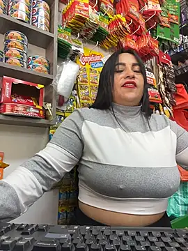 Snapshot of Miia_Jazmin chatting on 11.18.25 Miia Jazmin online show from 11.18.25