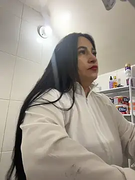 Snapshot of Miia_Jazmin chatting on 11.19.25 Miia Jazmin online show from 11.19.25