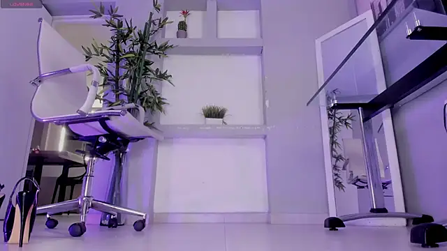 hannah howeell   online show from 09.16.25