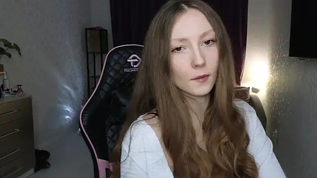 Snapshot of Sweeet_Lilit chatting on 11.26.25 Sweeet Lilit online show from 11.26.25