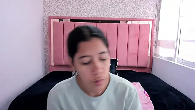 Snapshot of Connie_Bell chatting on 12.20.25 Connie Bell online show from 12.20.25