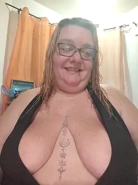 diosacurvy1984 online show from 12.17.25