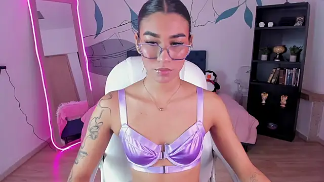 Snapshot of Dana_Paula chatting on 11.30.25 Dana Paula online show from 11.30.25