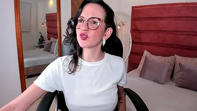 Snapshot of ana_liebert chatting on 11.27.25 ana liebert online show from 11.27.25