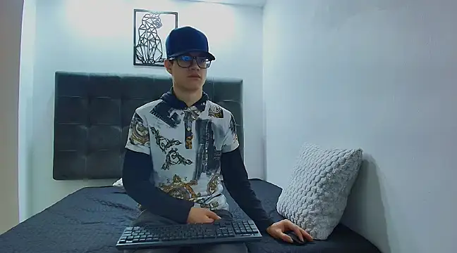 Snapshot of wolfandsky chatting on 02.08.25 wolfandsky online show from 02.08.25