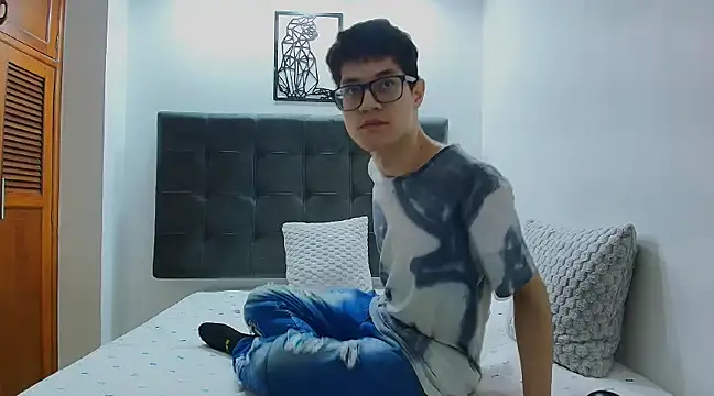 Snapshot of wolfandsky chatting on 02.10.25 wolfandsky online show from 02.10.25