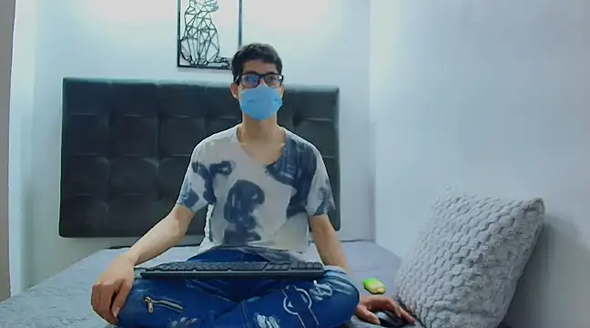 Snapshot of wolfandsky chatting on 02.11.25 wolfandsky online show from 02.11.25