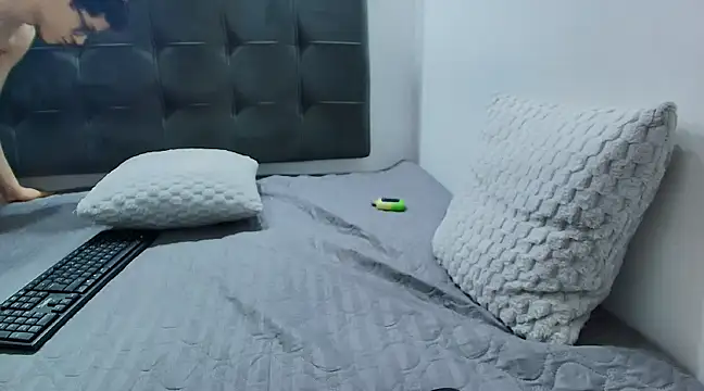 Snapshot of wolfandsky chatting on 02.11.25 wolfandsky online show from 02.11.25