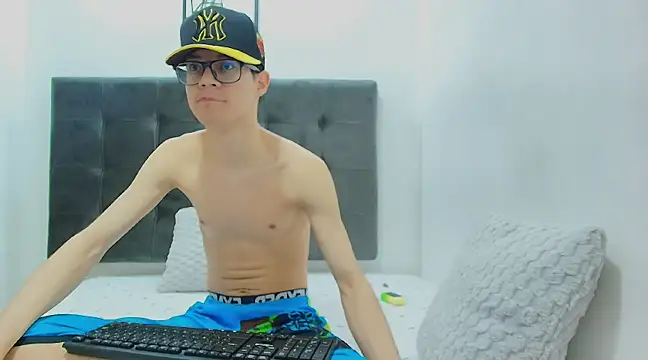 Snapshot of wolfandsky chatting on 02.12.25 wolfandsky online show from 02.12.25