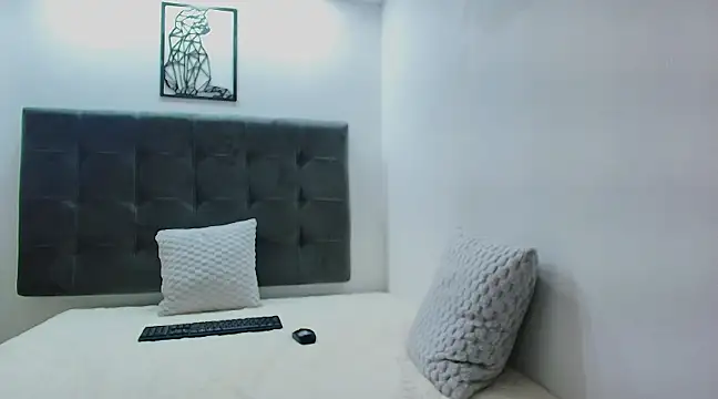 Snapshot of wolfandsky chatting on 02.13.25 wolfandsky online show from 02.13.25