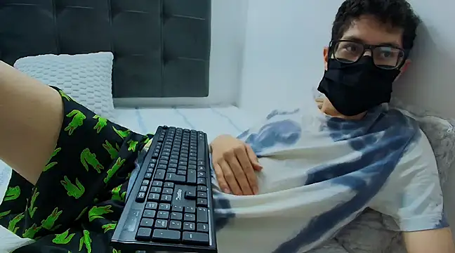 Snapshot of wolfandsky chatting on 02.17.25 wolfandsky online show from 02.17.25