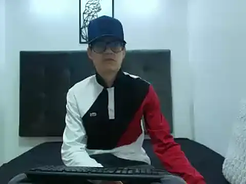 Snapshot of wolfandsky chatting on 02.25.25 wolfandsky online show from 02.25.25