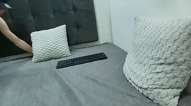 Snapshot of wolfandsky chatting on 03.04.25 wolfandsky online show from 03.04.25