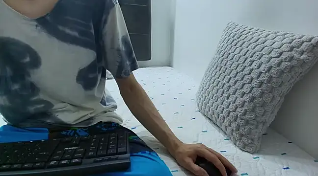 Snapshot of wolfandsky chatting on 03.05.25 wolfandsky online show from 03.05.25