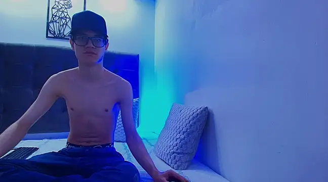 Snapshot of wolfandsky chatting on 03.07.25 wolfandsky online show from 03.07.25