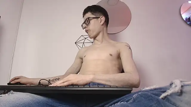 Snapshot of wolfandsky chatting on 09.14.25 wolfandsky online show from 09.14.25