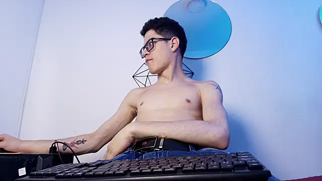 Snapshot of wolfandsky chatting on 09.20.25 wolfandsky online show from 09.20.25